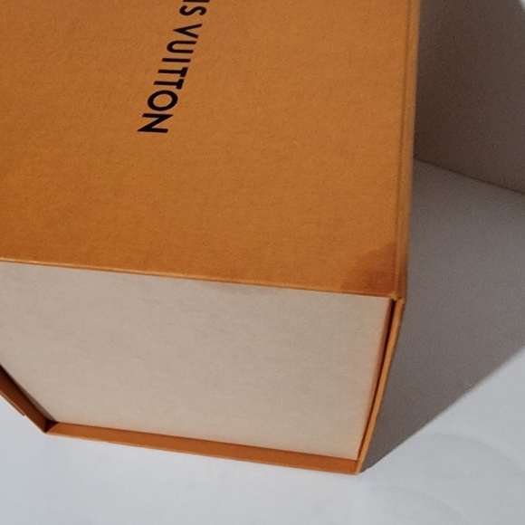 Louis Vuitton Perfume box with gift cards. Authentic. - Picture 4 of 13